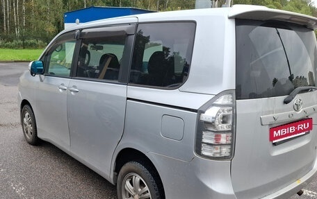 Toyota Voxy II, 2013 год, 1 500 000 рублей, 4 фотография