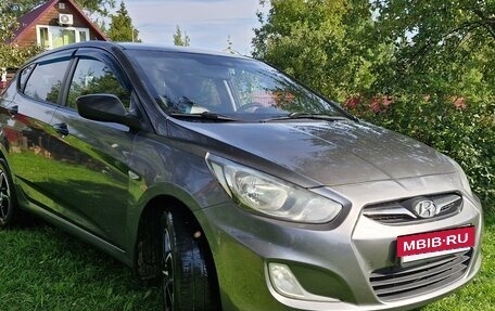 Hyundai Solaris II рестайлинг, 2012 год, 700 000 рублей, 3 фотография