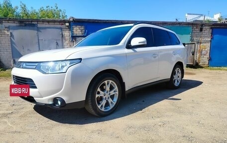 Mitsubishi Outlander III рестайлинг 3, 2012 год, 1 150 000 рублей, 15 фотография