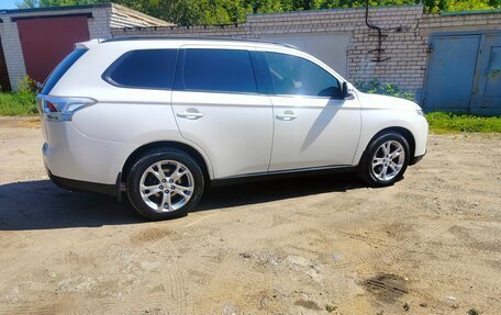 Mitsubishi Outlander III рестайлинг 3, 2012 год, 1 150 000 рублей, 23 фотография