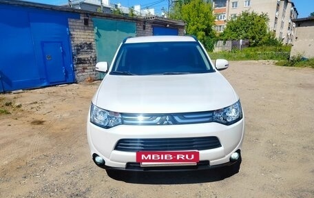 Mitsubishi Outlander III рестайлинг 3, 2012 год, 1 150 000 рублей, 17 фотография