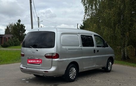 Hyundai H-1 II рестайлинг, 2001 год, 400 000 рублей, 3 фотография