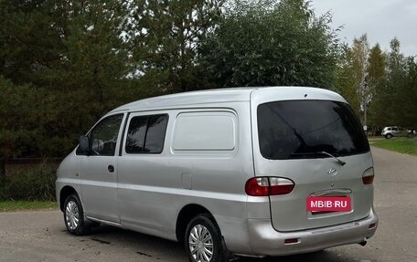 Hyundai H-1 II рестайлинг, 2001 год, 400 000 рублей, 4 фотография