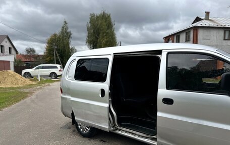 Hyundai H-1 II рестайлинг, 2001 год, 400 000 рублей, 14 фотография