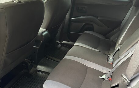 Mitsubishi Outlander III рестайлинг 3, 2010 год, 829 999 рублей, 12 фотография
