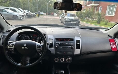 Mitsubishi Outlander III рестайлинг 3, 2010 год, 829 999 рублей, 10 фотография