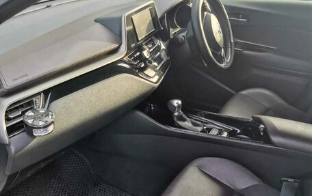 Toyota C-HR I рестайлинг, 2018 год, 1 800 000 рублей, 7 фотография