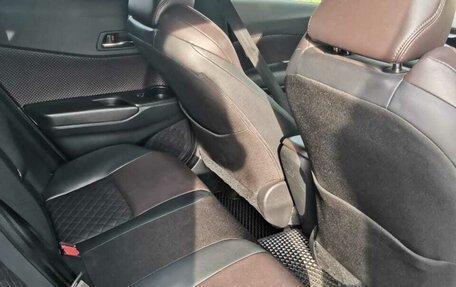 Toyota C-HR I рестайлинг, 2018 год, 1 800 000 рублей, 12 фотография