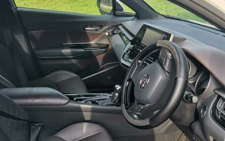 Toyota C-HR I рестайлинг, 2018 год, 1 800 000 рублей, 10 фотография