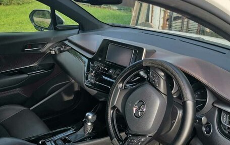 Toyota C-HR I рестайлинг, 2018 год, 1 800 000 рублей, 11 фотография