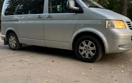Volkswagen Caravelle T5, 2005 год, 1 150 000 рублей, 7 фотография