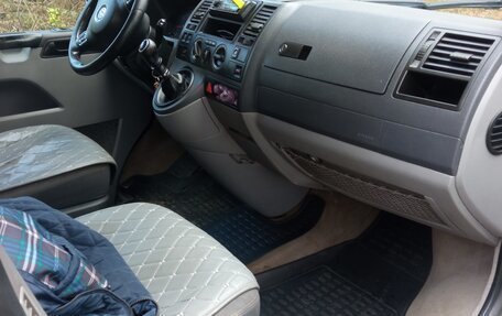 Volkswagen Caravelle T5, 2005 год, 1 150 000 рублей, 19 фотография