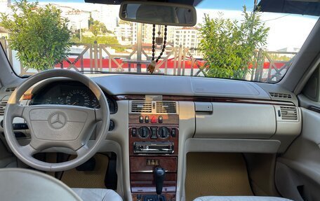 Mercedes-Benz E-Класс, 1997 год, 550 000 рублей, 13 фотография