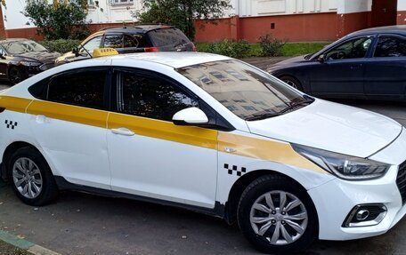 Hyundai Solaris II рестайлинг, 2017 год, 770 000 рублей, 3 фотография