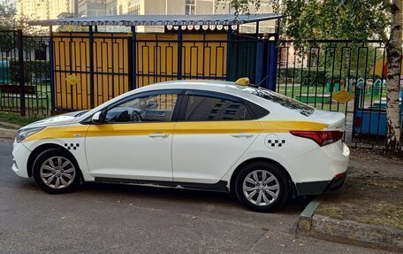 Hyundai Solaris II рестайлинг, 2017 год, 770 000 рублей, 4 фотография