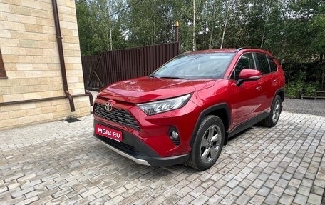 Toyota RAV4, 2021 год, 2 990 000 рублей, 1 фотография
