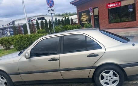 Mercedes-Benz C-Класс, 1994 год, 350 000 рублей, 3 фотография