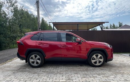 Toyota RAV4, 2021 год, 2 990 000 рублей, 3 фотография