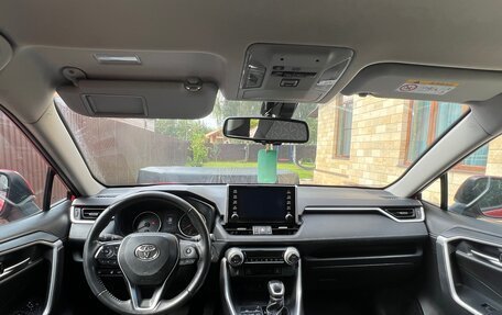 Toyota RAV4, 2021 год, 2 990 000 рублей, 7 фотография