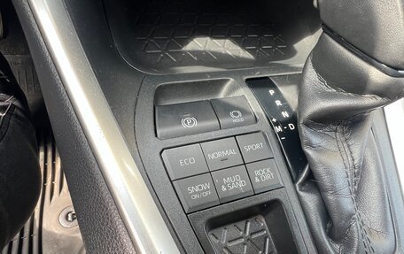 Toyota RAV4, 2021 год, 2 990 000 рублей, 11 фотография