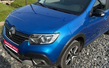 Renault Logan II, 2022 год, 1 600 000 рублей, 3 фотография