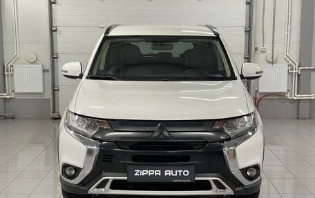 Mitsubishi Outlander III рестайлинг 3, 2021 год, 1 999 000 рублей, 2 фотография
