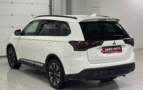Mitsubishi Outlander III рестайлинг 3, 2021 год, 1 999 000 рублей, 6 фотография