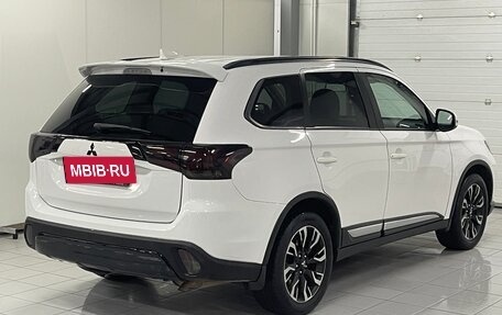 Mitsubishi Outlander III рестайлинг 3, 2021 год, 1 999 000 рублей, 4 фотография