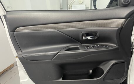 Mitsubishi Outlander III рестайлинг 3, 2021 год, 1 999 000 рублей, 20 фотография