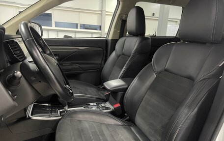 Mitsubishi Outlander III рестайлинг 3, 2021 год, 1 999 000 рублей, 22 фотография