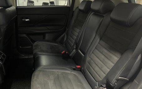 Mitsubishi Outlander III рестайлинг 3, 2021 год, 1 999 000 рублей, 24 фотография