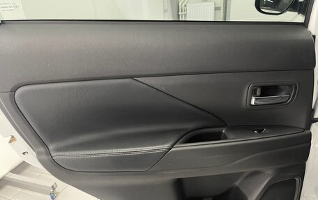 Mitsubishi Outlander III рестайлинг 3, 2021 год, 1 999 000 рублей, 23 фотография
