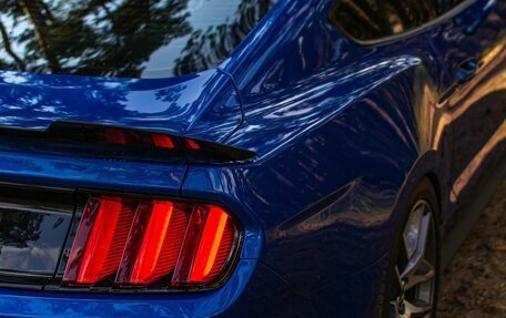 Ford Mustang VI рестайлинг, 2017 год, 5 200 000 рублей, 10 фотография