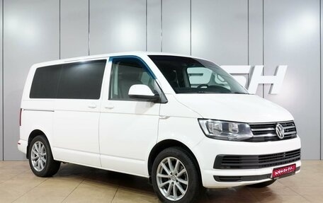 Volkswagen Caravelle T6 рестайлинг, 2016 год, 2 249 000 рублей, 1 фотография