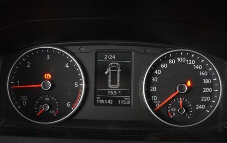 Volkswagen Caravelle T6 рестайлинг, 2016 год, 2 249 000 рублей, 18 фотография