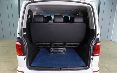 Volkswagen Caravelle T6 рестайлинг, 2016 год, 2 249 000 рублей, 19 фотография