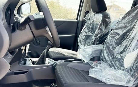 Nissan Navara (Frontier), 2023 год, 2 500 000 рублей, 5 фотография