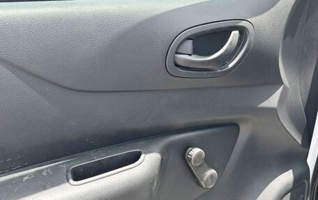 Nissan Navara (Frontier), 2023 год, 2 500 000 рублей, 7 фотография