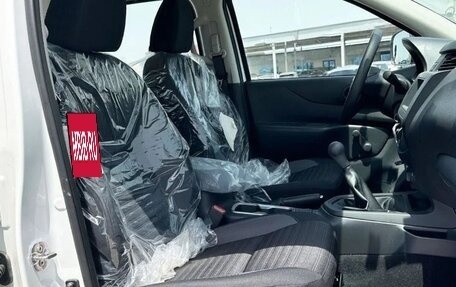 Nissan Navara (Frontier), 2023 год, 2 500 000 рублей, 4 фотография