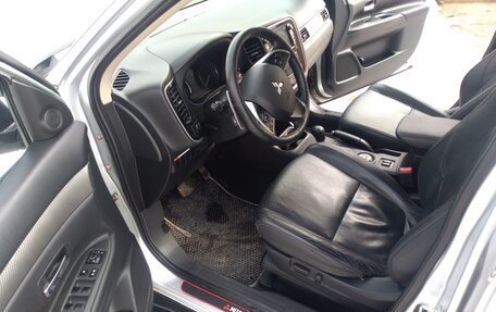 Mitsubishi Outlander III рестайлинг 3, 2013 год, 1 490 000 рублей, 11 фотография