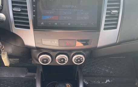 Mitsubishi Outlander III рестайлинг 3, 2007 год, 1 100 000 рублей, 10 фотография