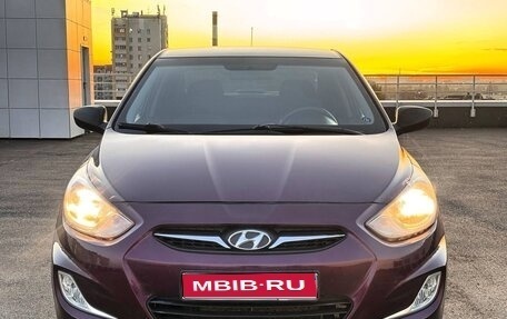 Hyundai Solaris II рестайлинг, 2011 год, 548 700 рублей, 1 фотография