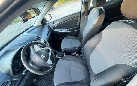 Hyundai Solaris II рестайлинг, 2012 год, 620 000 рублей, 7 фотография