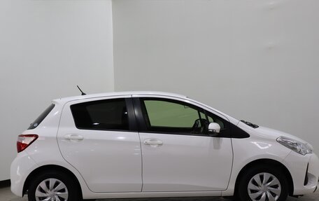 Toyota Vitz, 2018 год, 910 000 рублей, 3 фотография