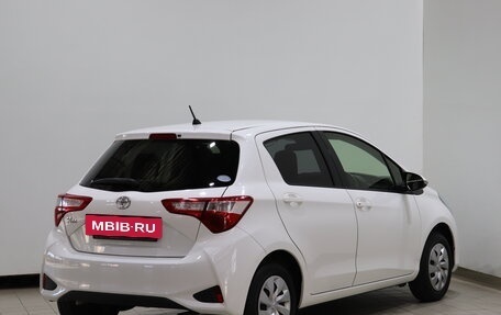 Toyota Vitz, 2018 год, 910 000 рублей, 4 фотография