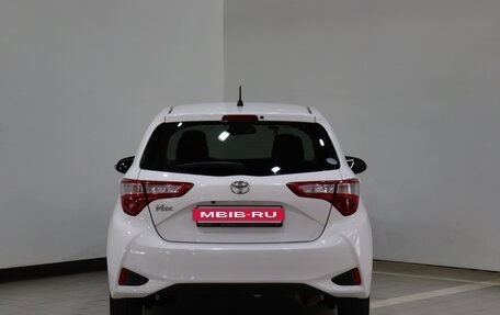 Toyota Vitz, 2018 год, 910 000 рублей, 5 фотография