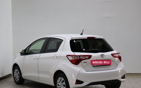 Toyota Vitz, 2018 год, 910 000 рублей, 6 фотография