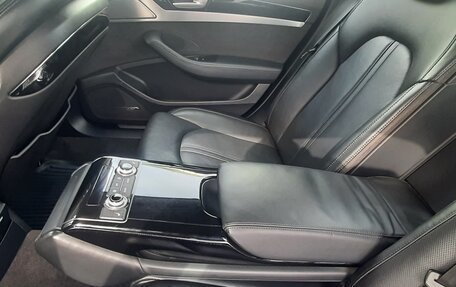 Audi A8, 2011 год, 1 375 000 рублей, 17 фотография