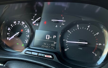 Opel Zafira Life I, 2021 год, 2 800 000 рублей, 14 фотография