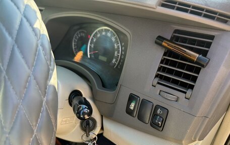 Toyota ISis I, 2007 год, 840 000 рублей, 34 фотография